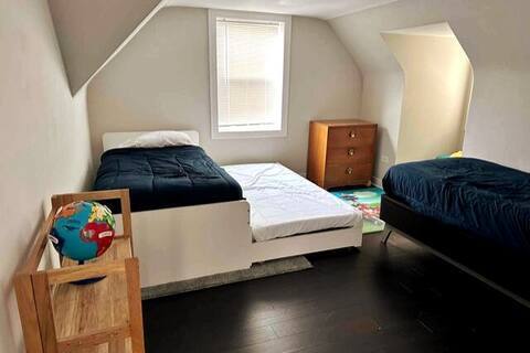 Building Photo - 9520 S Ridgeway Ave