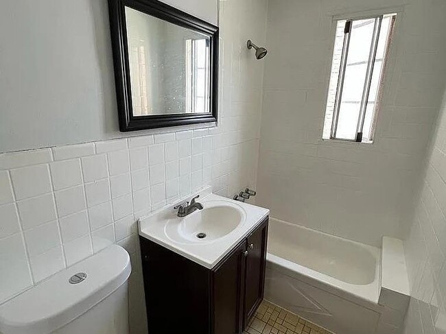 Building Photo - 2422 Wilson Ave