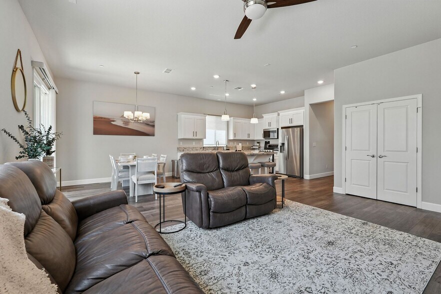 Building Photo - 5049 Cardero Way