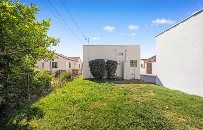 Building Photo - 2925 W Shorb St