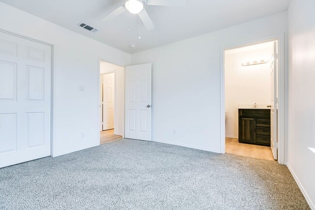 Building Photo - Updated 3 Bedroom Home For Lease!!