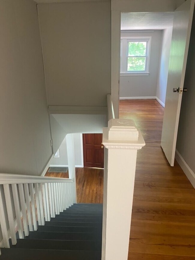 Building Photo - 904 S Lincoln St