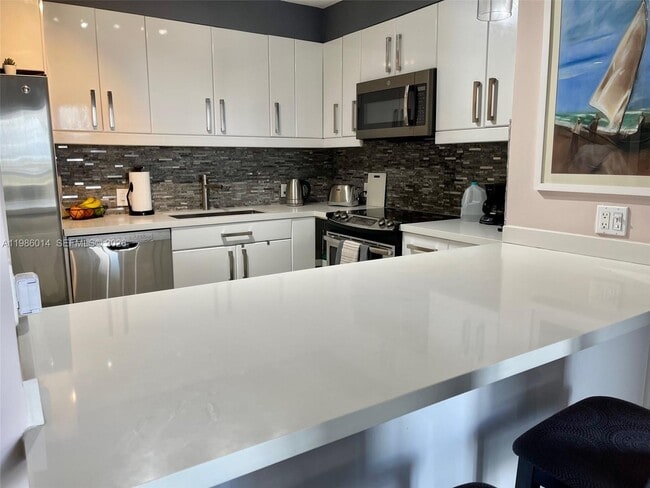 Building Photo - 20281 E Country Club Dr