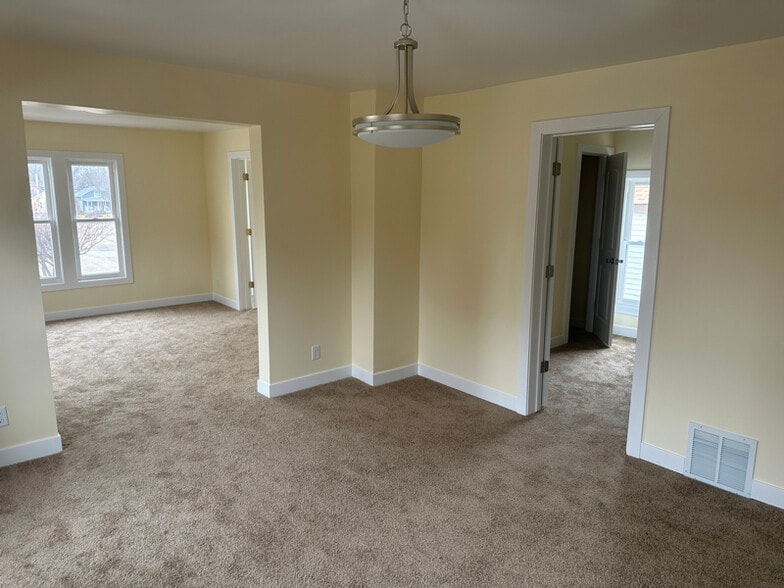 Building Photo - 729 Claim St