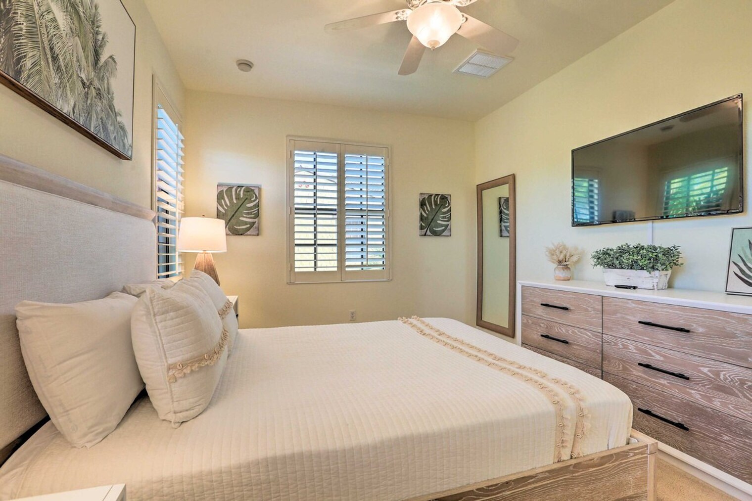 Building Photo - 9159 Delano St