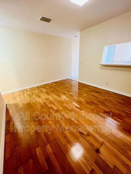 Building Photo - 3872 Mariner Dr