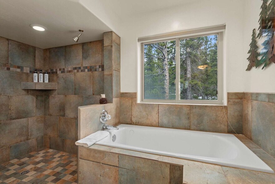 Building Photo - 1736 Valley of the Sun Dr