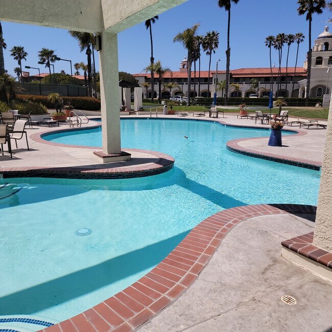 Building Photo - The Colony at Mandalay Beach 2 + 2 Single ...