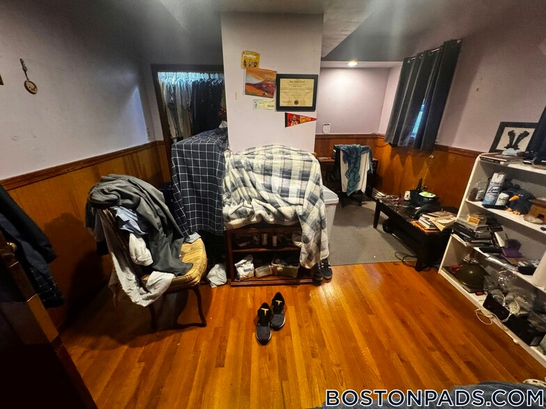 Building Photo - 121 Murdock St