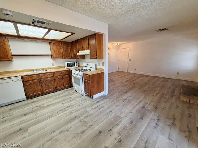 Building Photo - 6619 W Tropicana Ave