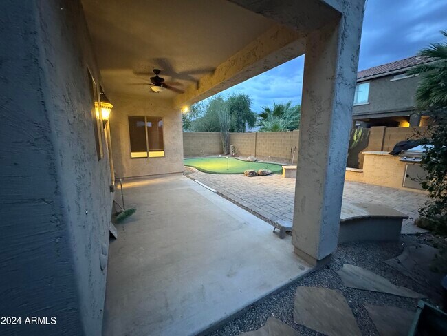 Building Photo - 2110 W Kathleen Rd