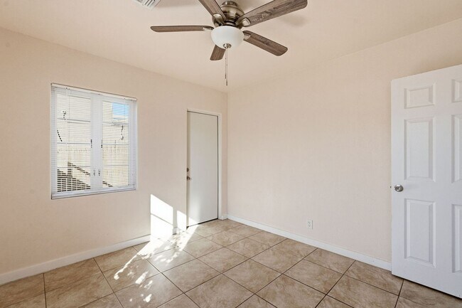 Building Photo - Great complex in Central Phoenix