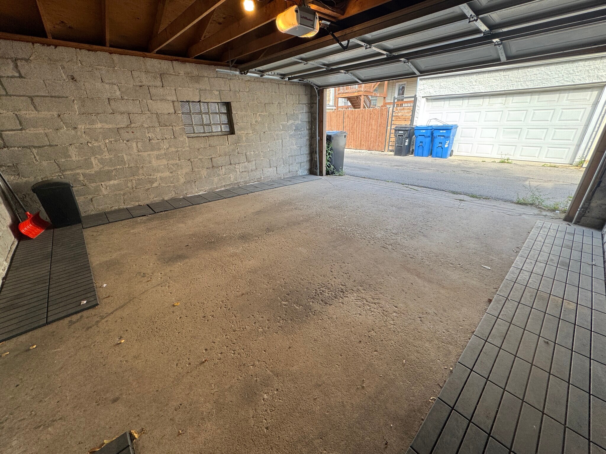2-car garage - 719 S Claremont Ave