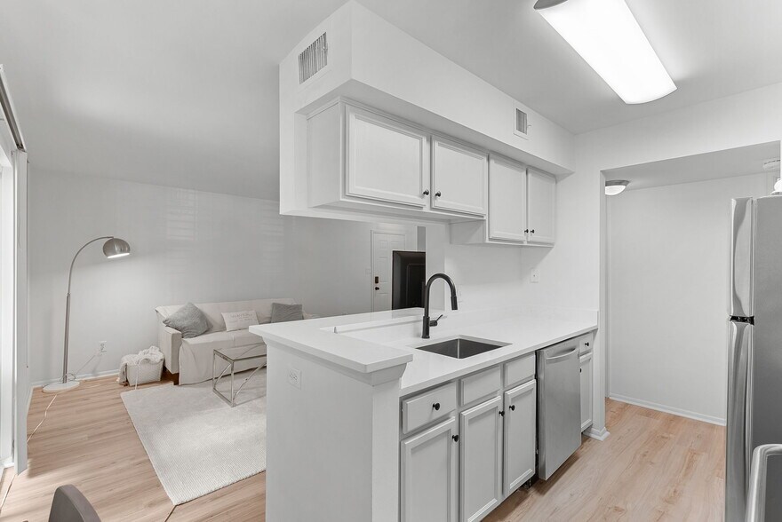 Building Photo - 1725 Ascot Way