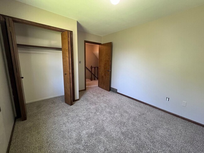 Building Photo - Updated Two Bedroom Duplex in Jenison!