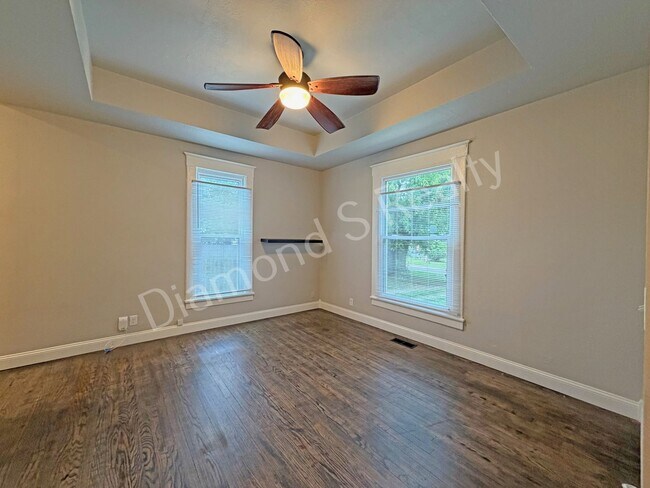 Building Photo - 916 N Pickwick Ave