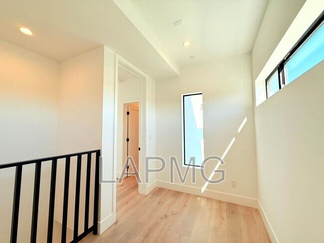 Building Photo - 3414 London St