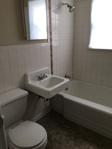 Building Photo - 120 Wire Ave