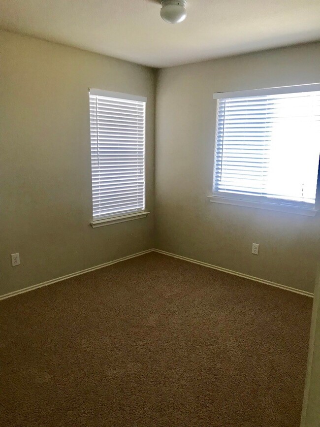 Building Photo - GREAT HOME! GREAT LOCATION