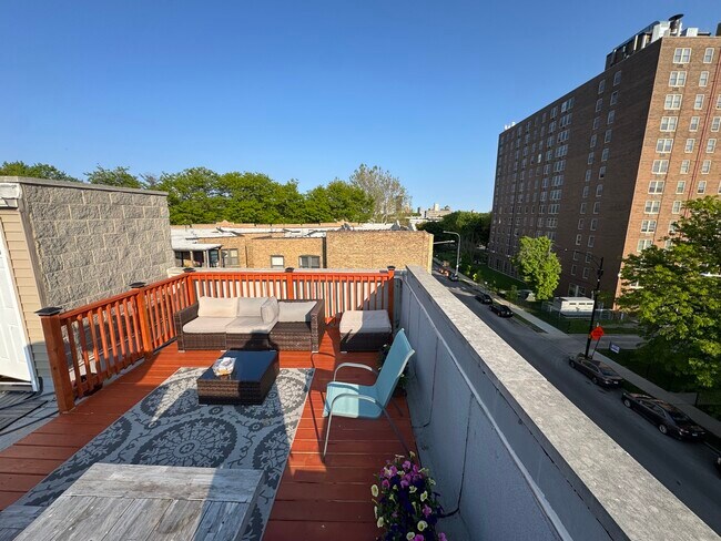 Building Photo - 6065 N Ridge Ave