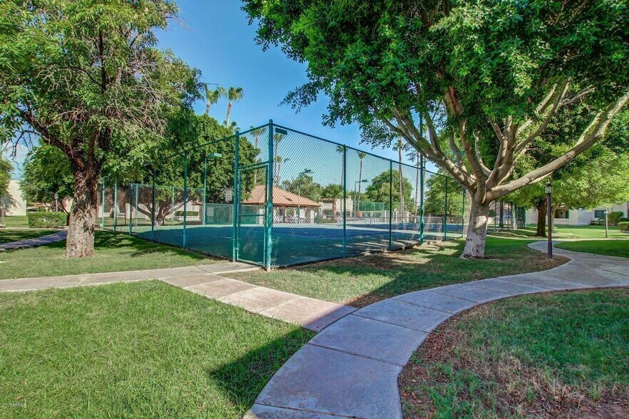 Tennis Courts - 2146 West Isabella #254