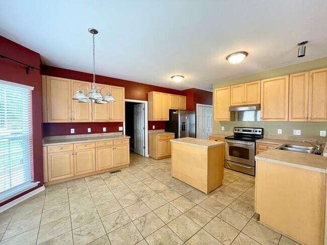 Building Photo - Northeast / Elgin- Offering Self Guided Tour with RENTLY!