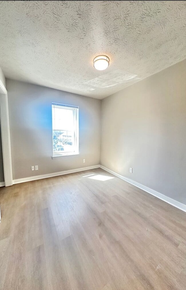 Building Photo - Townhouse for Rent