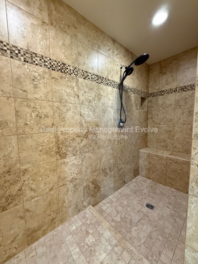 Building Photo - 9020 W Nicolet Ave