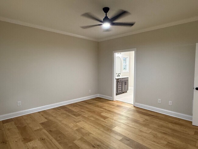 Building Photo - Short term Rental Home!