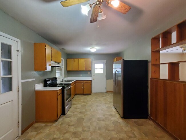 Building Photo - 1850 Dewsberry Pl