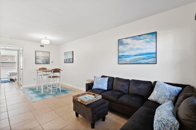 Building Photo - 2319 Tamarind Dr