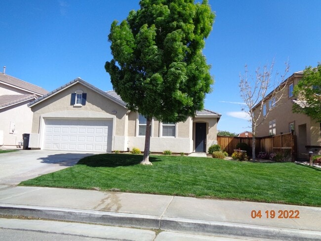 Building Photo - Gorgeous One Story Home built in 2006 with 1654 sq. ft.