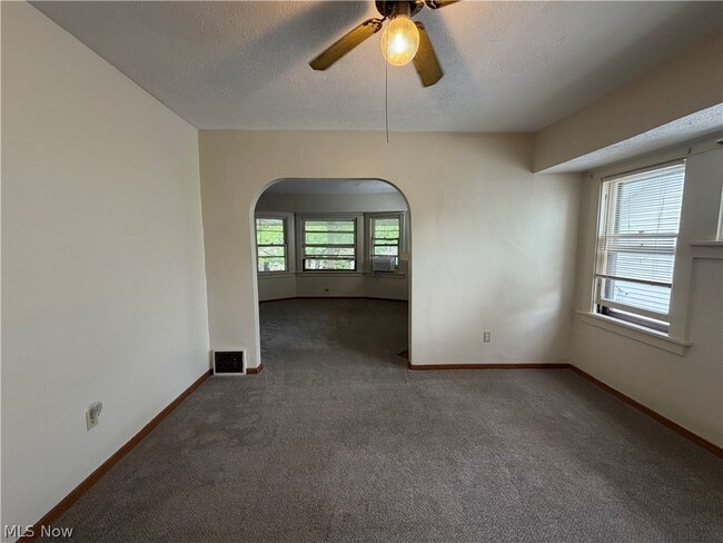 Building Photo - 1605 Larchmont Ave