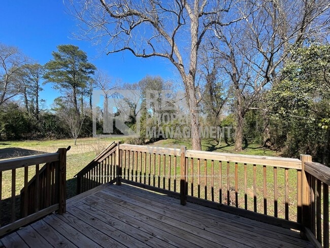 Building Photo - 2349 Berthadale Ave