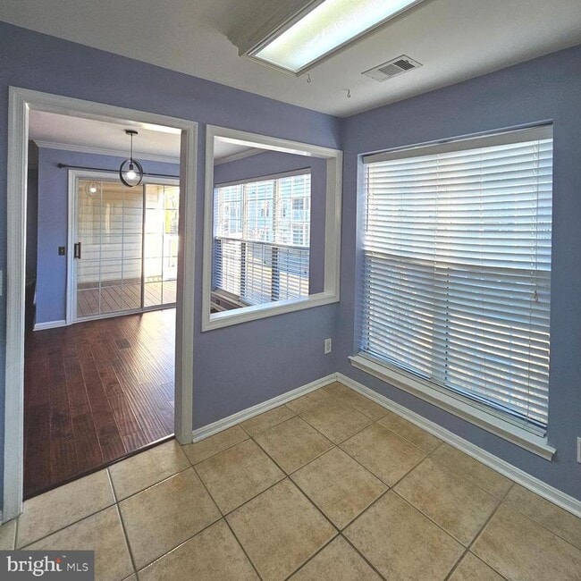 Building Photo - 8202 Catbird Cir