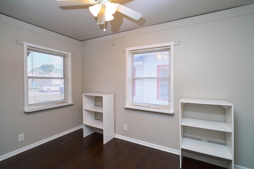 Building Photo - 1628 32nd Ave N