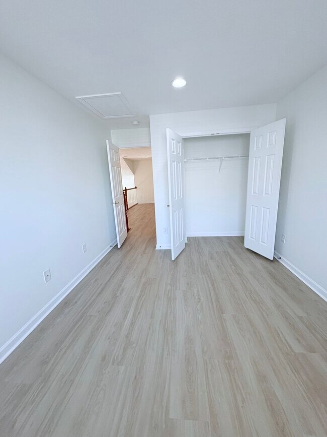 Building Photo - Charming 3 beds 2.5 baths in The Reserves of Beavercreek!