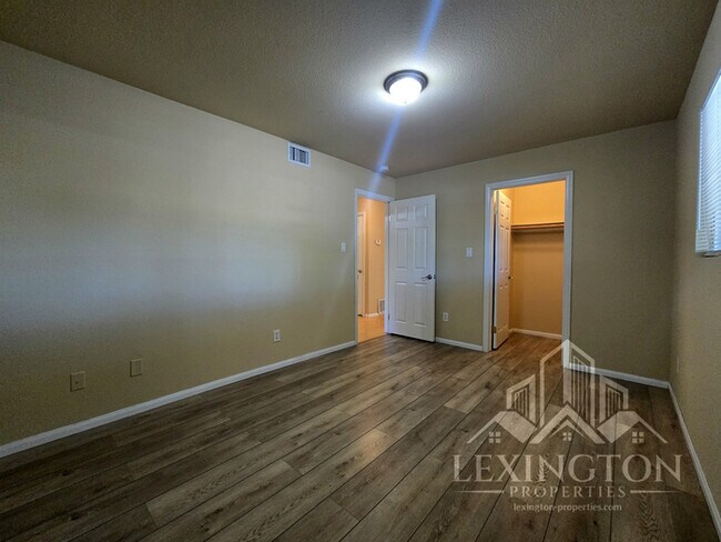 Building Photo - Beautiful, 2BD/1BA, Condo in The Villaggio community, near Madison Ave. and American River College!