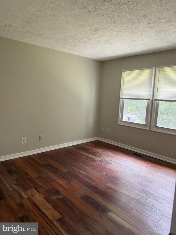 Building Photo - 706 Woodbridge Center Way