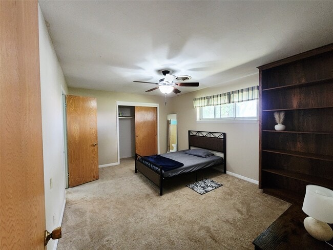 Building Photo - 1702 Ivie Lee St