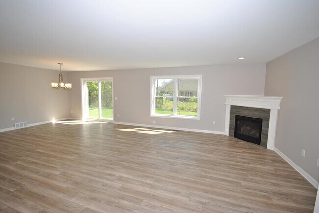 Building Photo - 4792 E Highland Pkwy