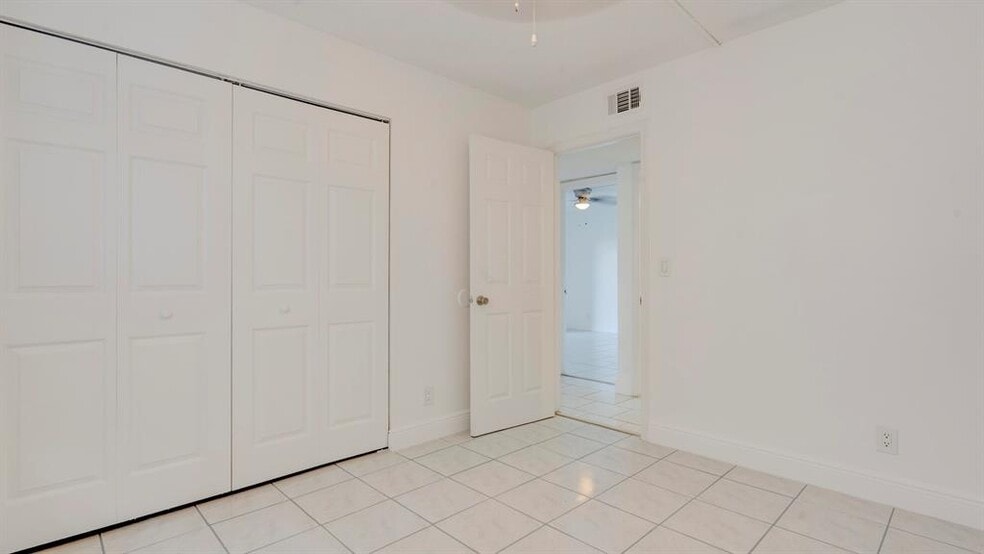 Building Photo - 3201 Coral Ridge Dr