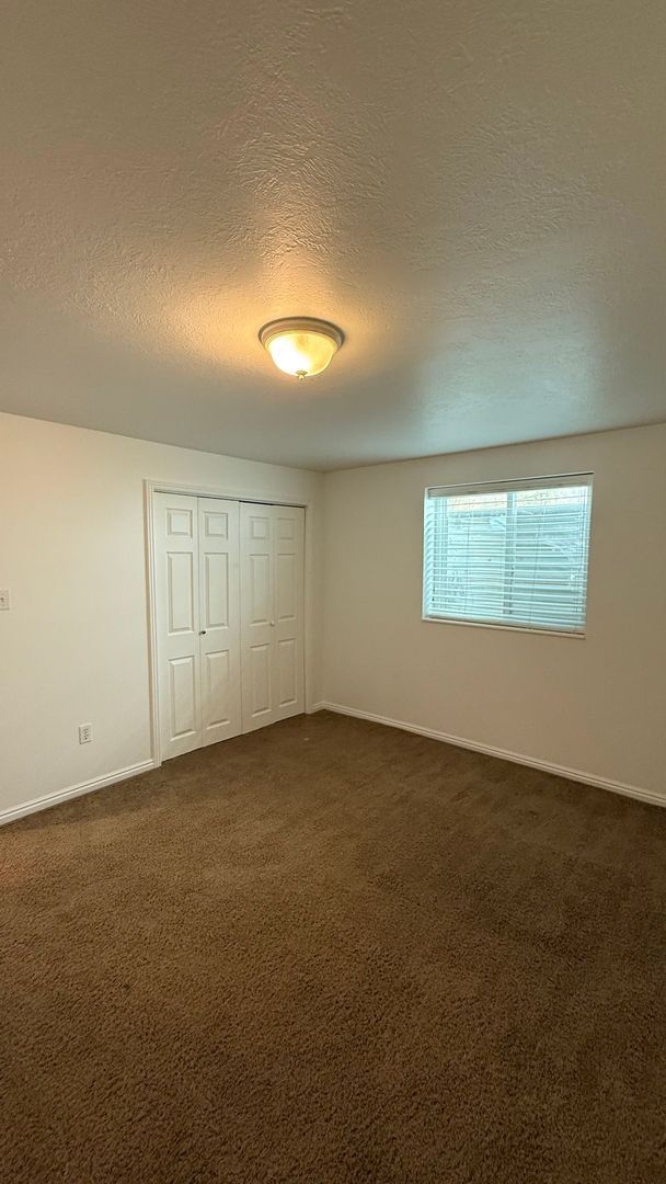 Building Photo - Large Single Family Lehi Home available now!