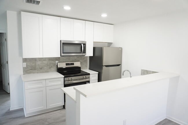 Primary Photo - 1181 W 28th St