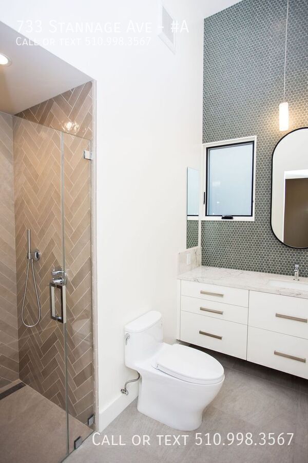 Building Photo - 733 Stannage Ave