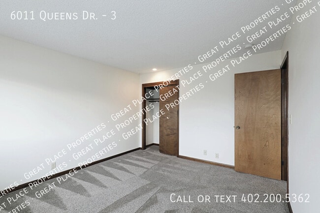 Building Photo - 6011 Queens Dr