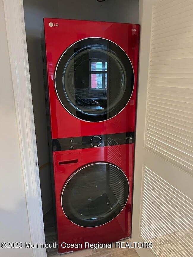 Building Photo - 191 Shrewsbury Ave