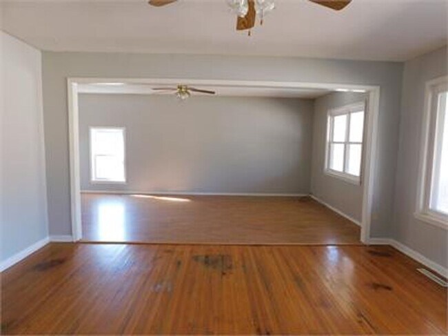 Building Photo - 1712 Savannah Dr