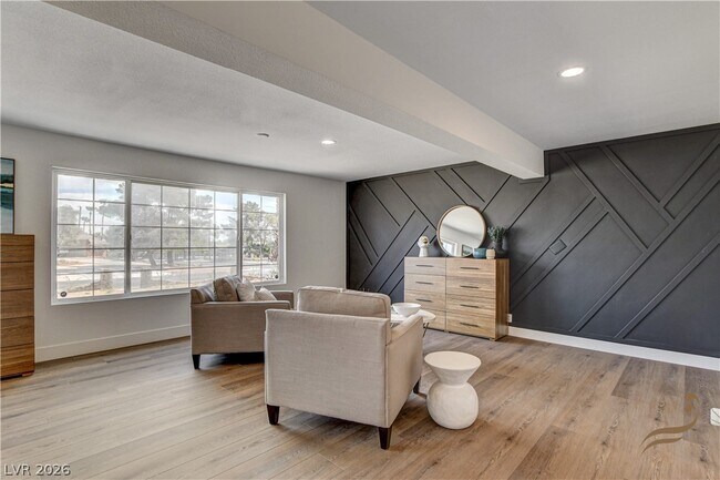 Building Photo - 2685 S Tenaya Way