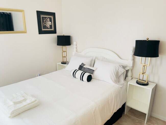 Building Photo - 64 Pine Track